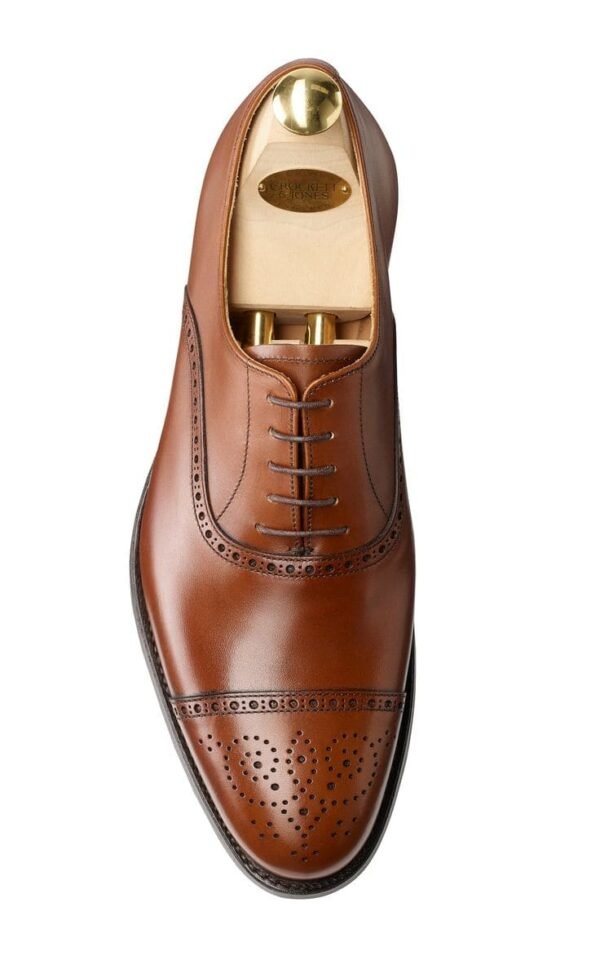 Zapatos y correa de cuero