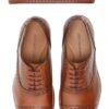 Zapatos y correa de cuero