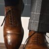 Zapatos y correa de cuero